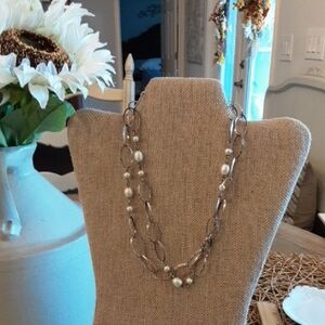 Chic Silver and Pearl Necklace